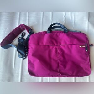 Incase Nylon Sling Sleeve for 13" MacBook (Fuschia / Blue)